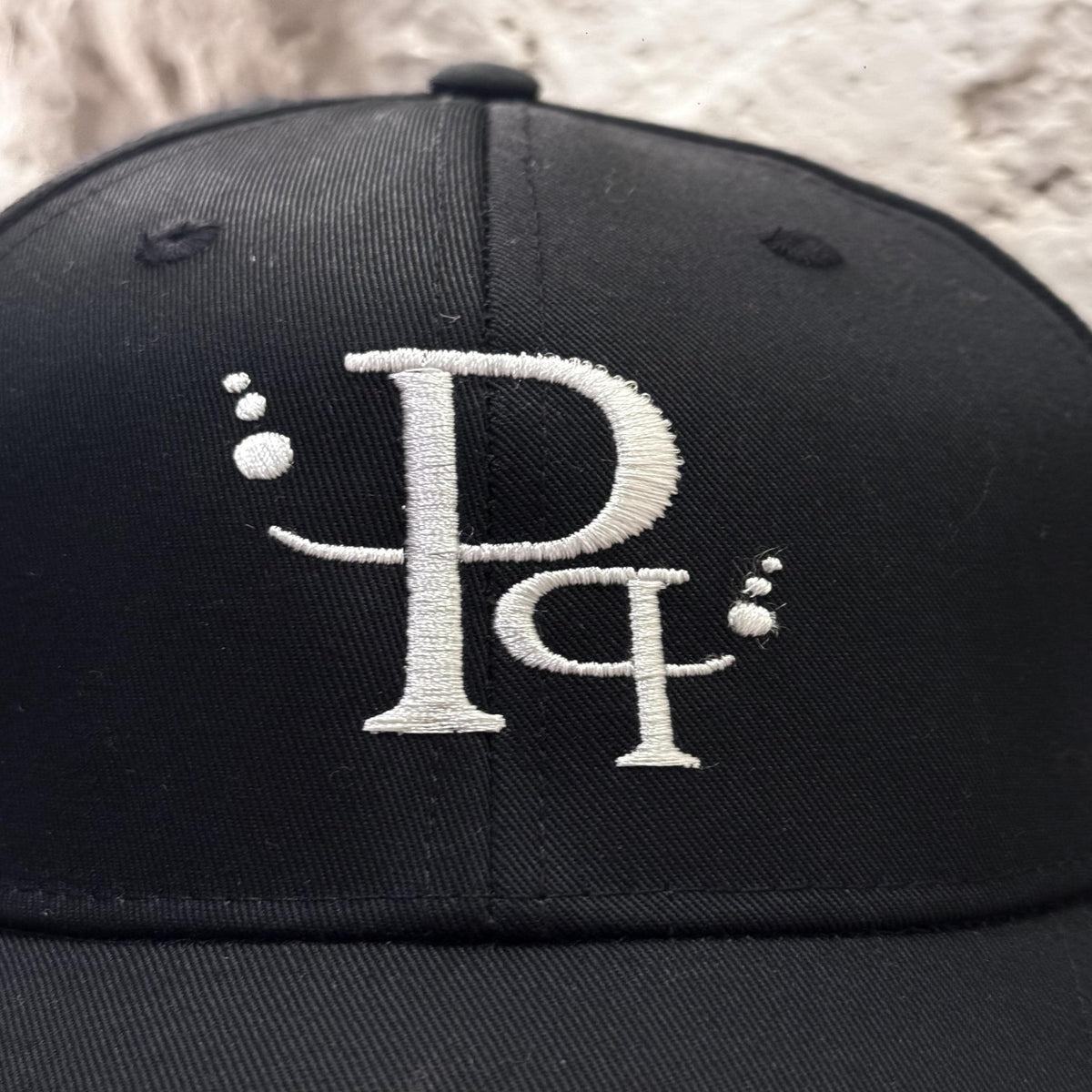 Caps "Pq Logo"
