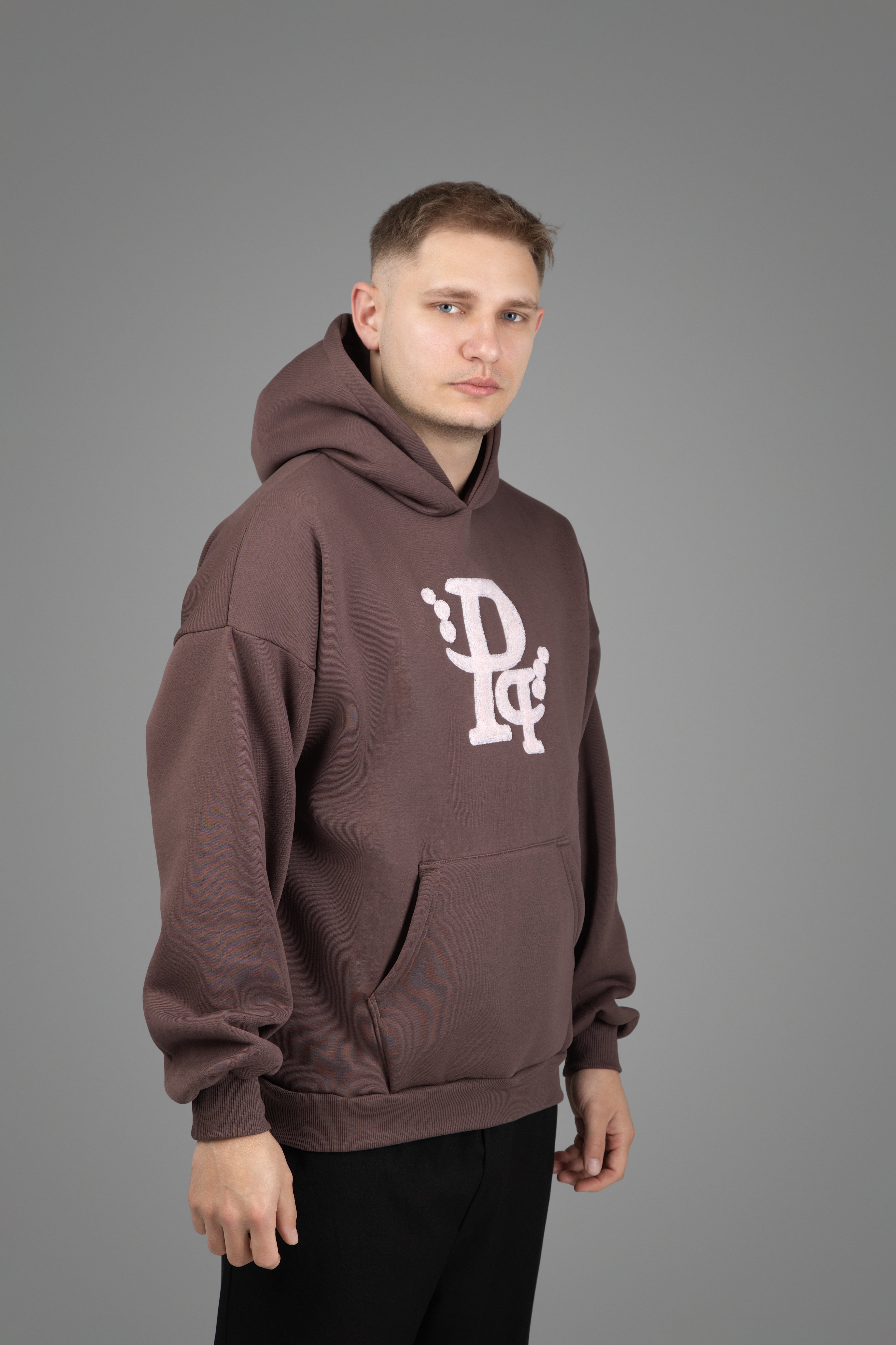 Καφέ Φούτερ Hoodie με απαλό ροζ κεντητό Λογότυπο “Pq”