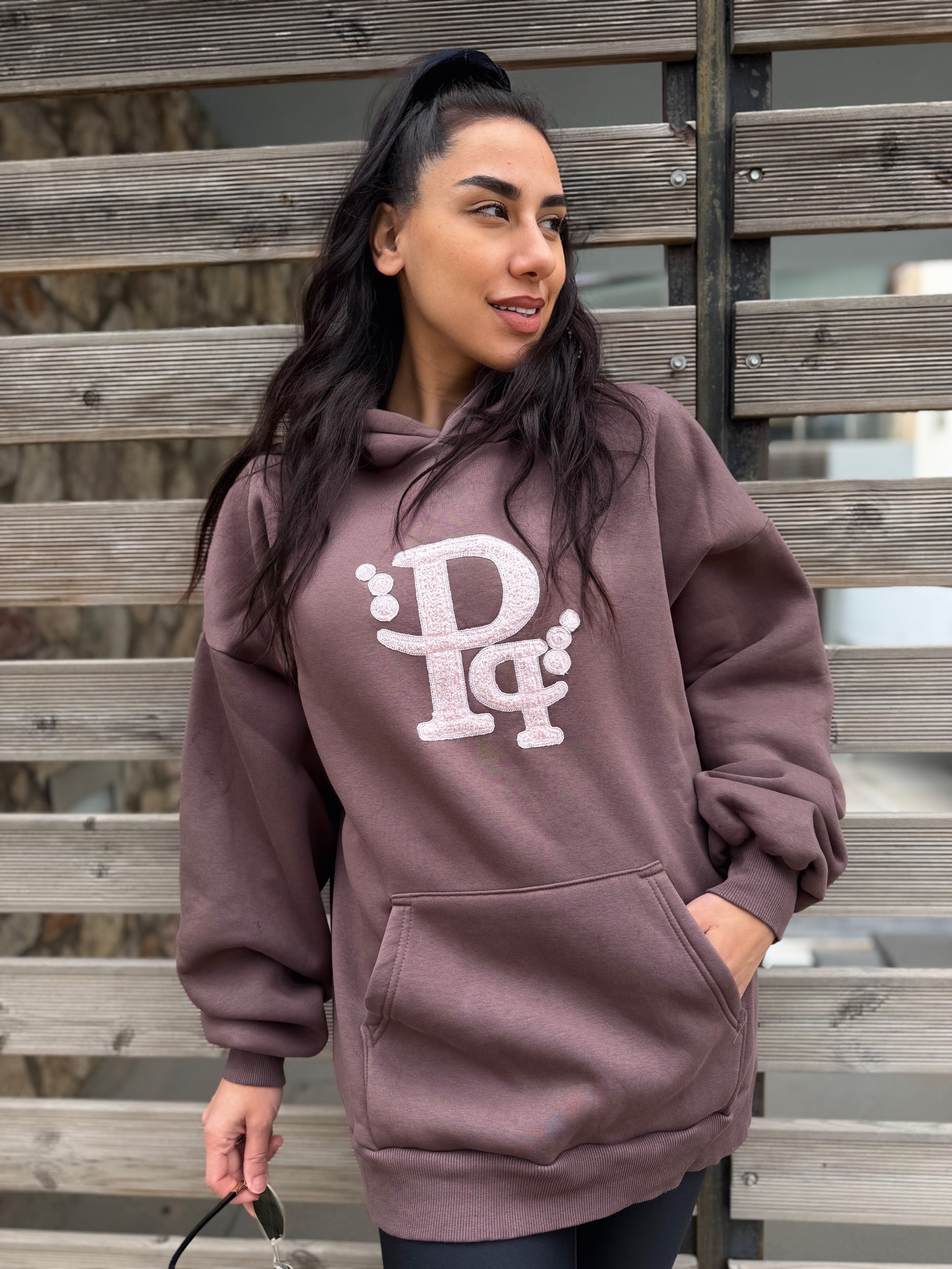 Καφέ Φούτερ Hoodie με απαλό ροζ κεντητό Λογότυπο “Pq”