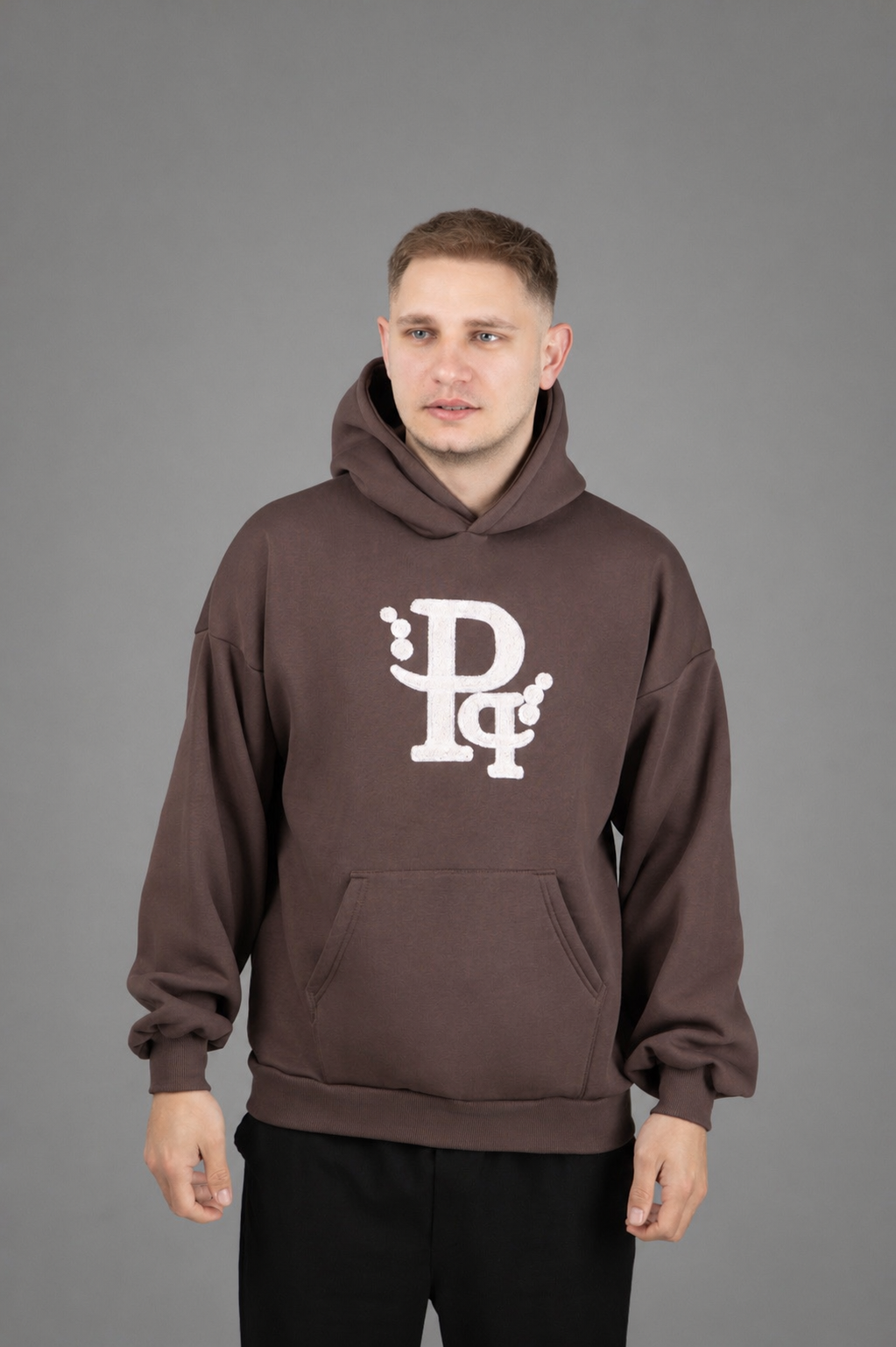 Καφέ Φούτερ Hoodie με απαλό ροζ κεντητό Λογότυπο “Pq”