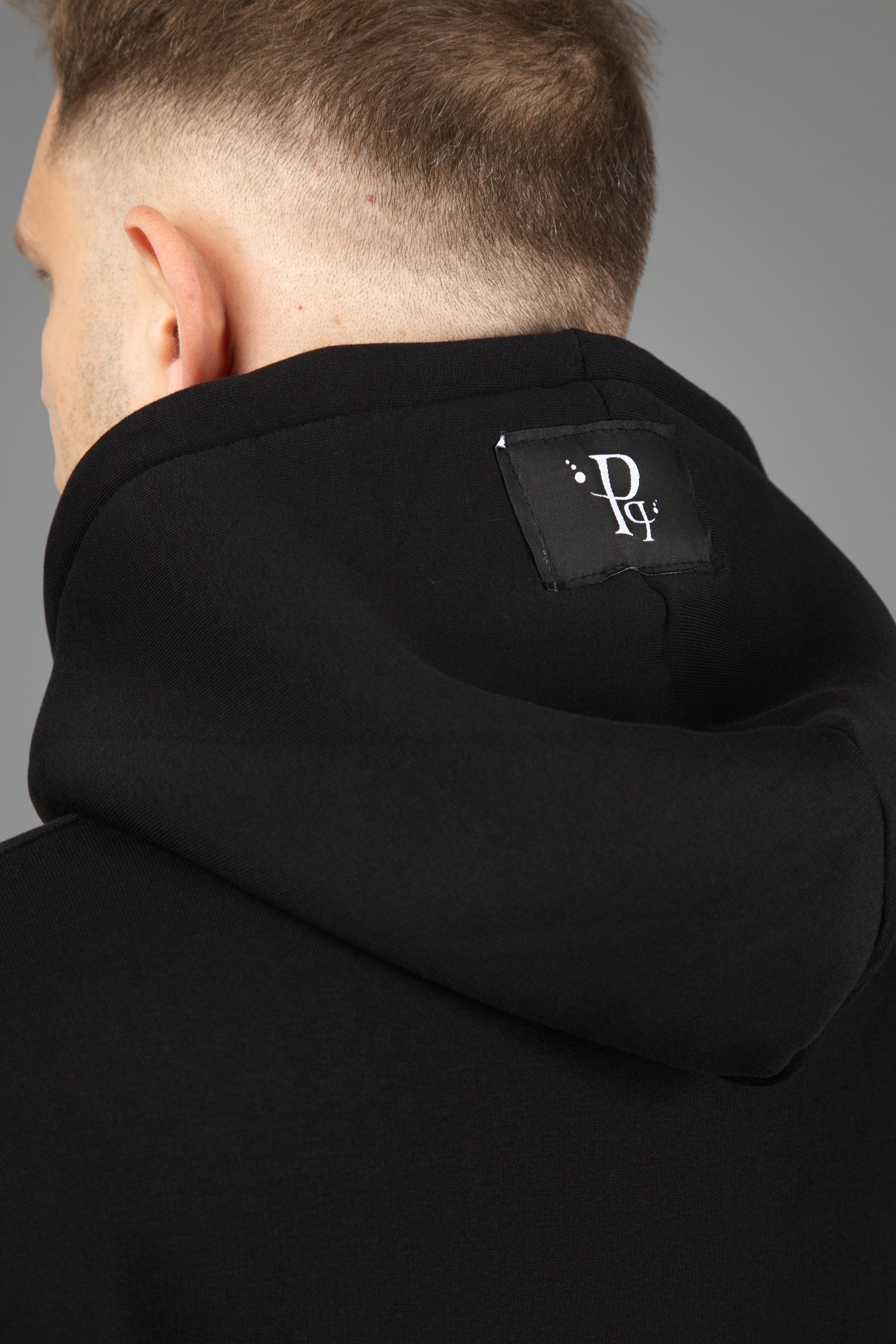 Μαύρο Φούτερ Hoodie με λευκό κεντητό Λογότυπο “Pq”